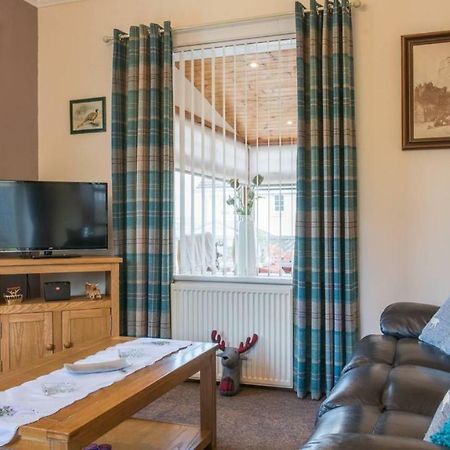 Pippin, Tranquil Scottish Cottage With Hot Tub Airdrie Exterior foto
