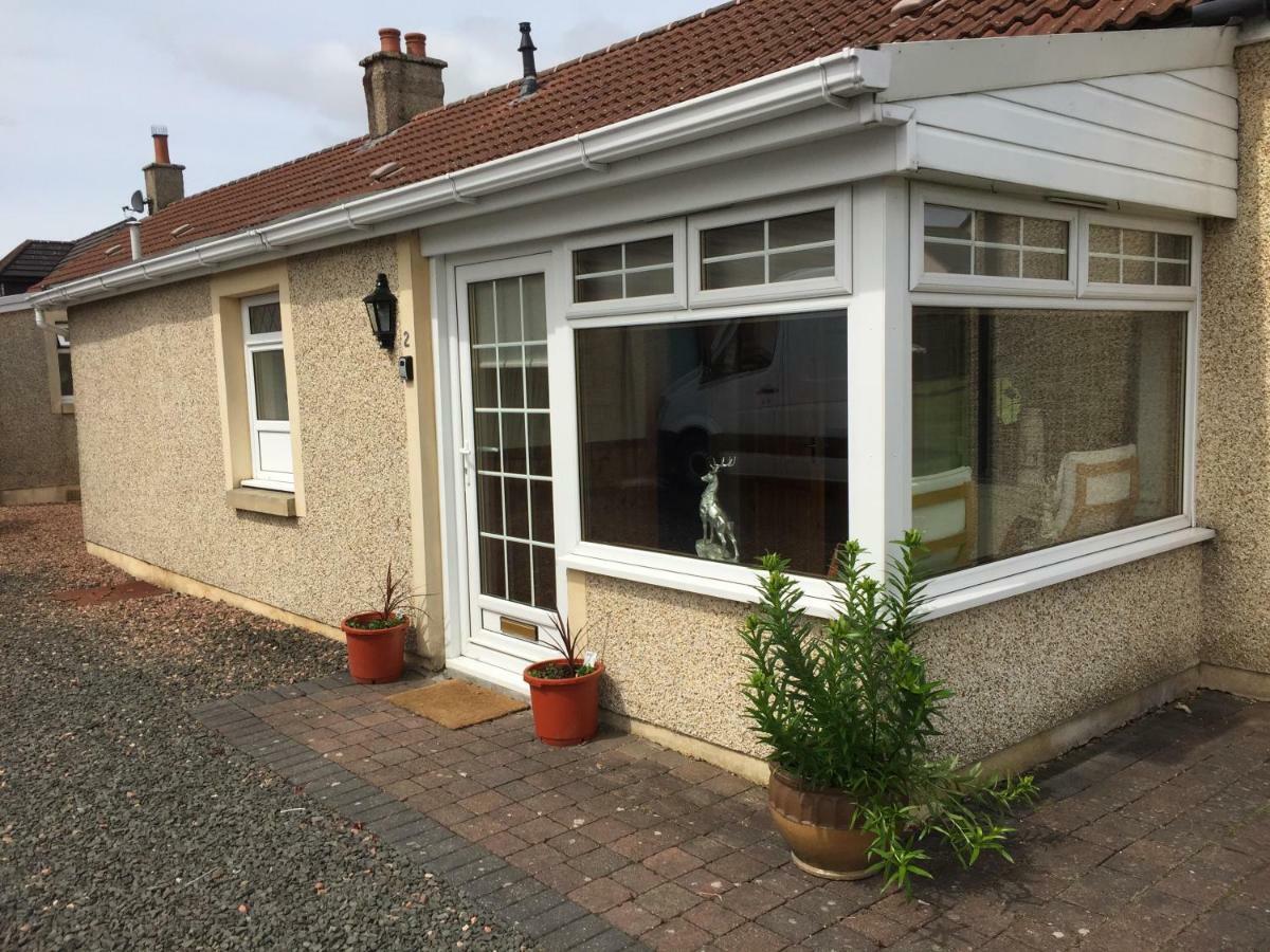Pippin, Tranquil Scottish Cottage With Hot Tub Airdrie Exterior foto
