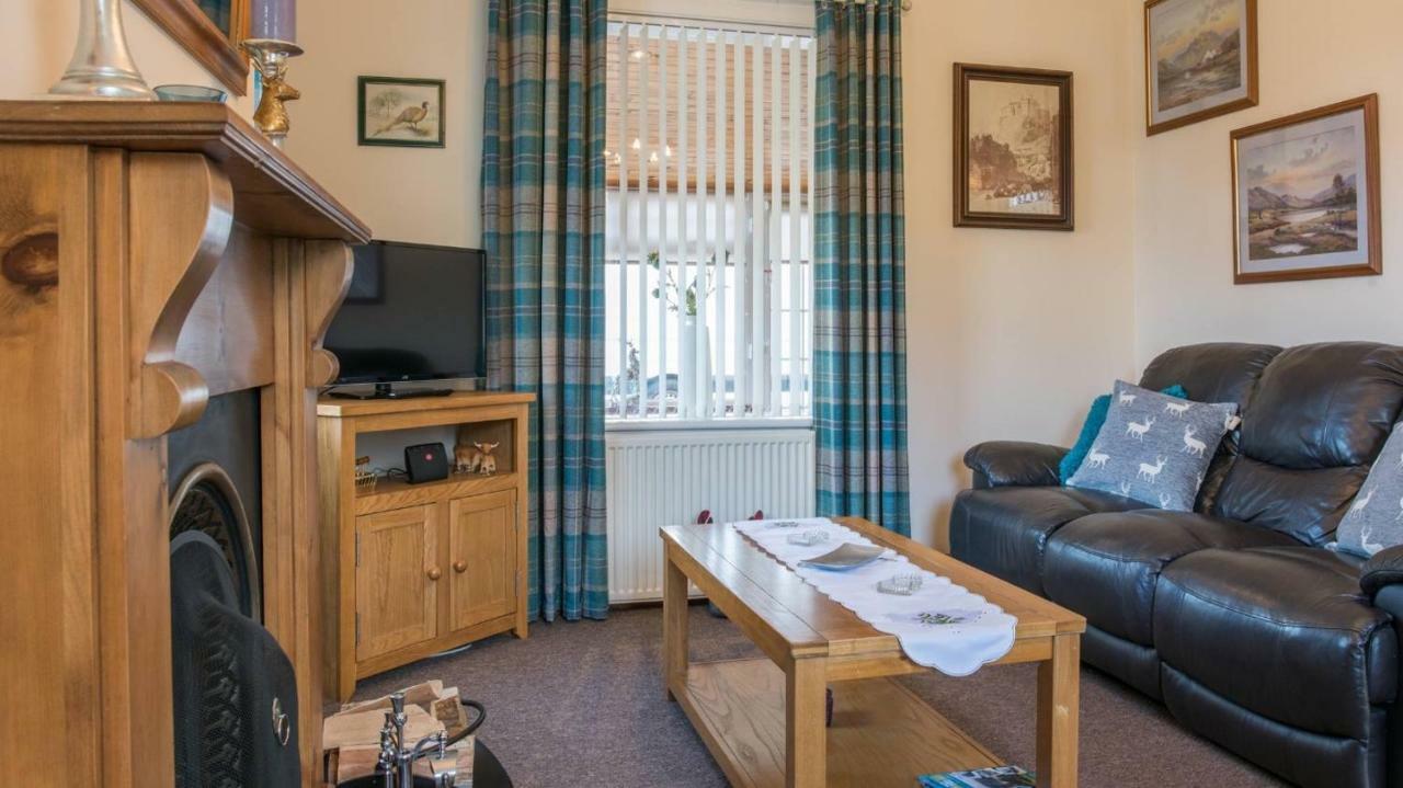 Pippin, Tranquil Scottish Cottage With Hot Tub Airdrie Exterior foto